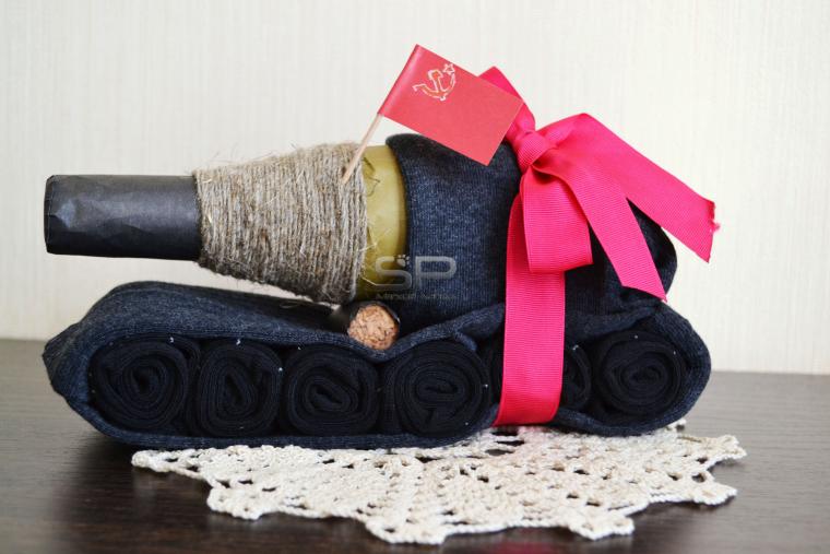 10 идей оригинального оформления подарков из носков