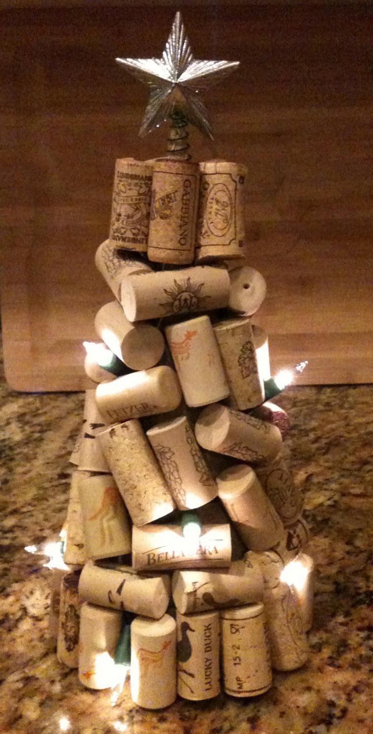 Новогодние поделки из пробок от шампанского своими руками