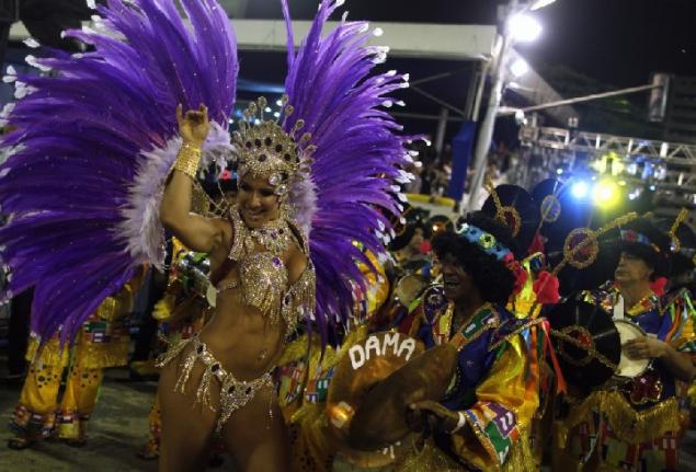Голые девушки на карнавале в бразилии