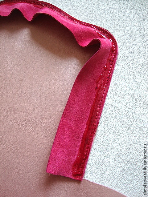 обработка ткани руликом края. обтачка горловины бейкой. рулик для шитья. бейка горловины. рулик для шитья.