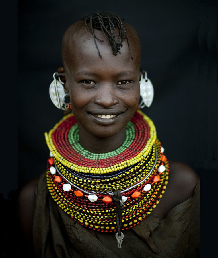 Африканские украшения, буйство красок и форм