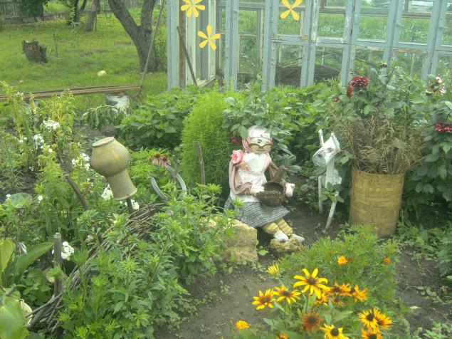 Огородный манекен: мастерим садовое пугало