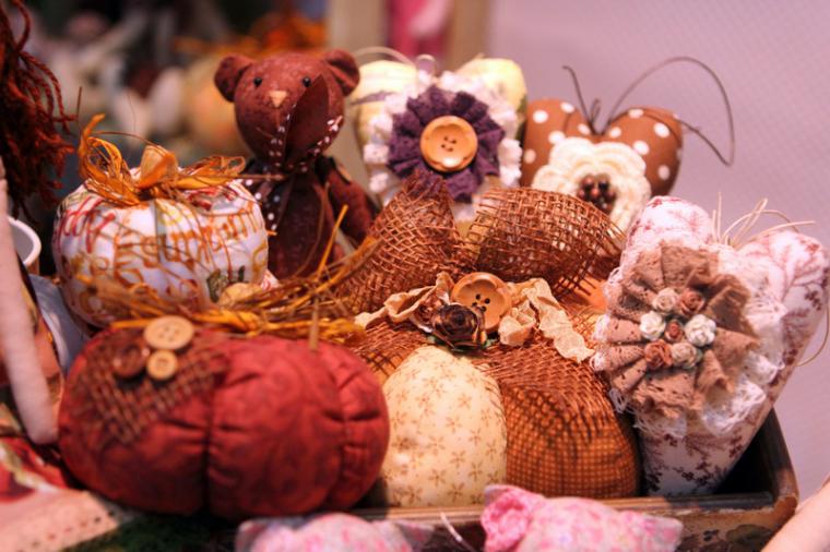 вязаная тыква. осенняя поделка вышивка. домик сухое валяние. осеннее рукоделие. домик из фелтинга.