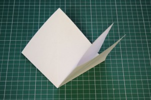 Сложить бумагу 42. Сгибание бумаги пополам. Согнутая бумага. Сложить бумагу 42. Сложенная бумага.