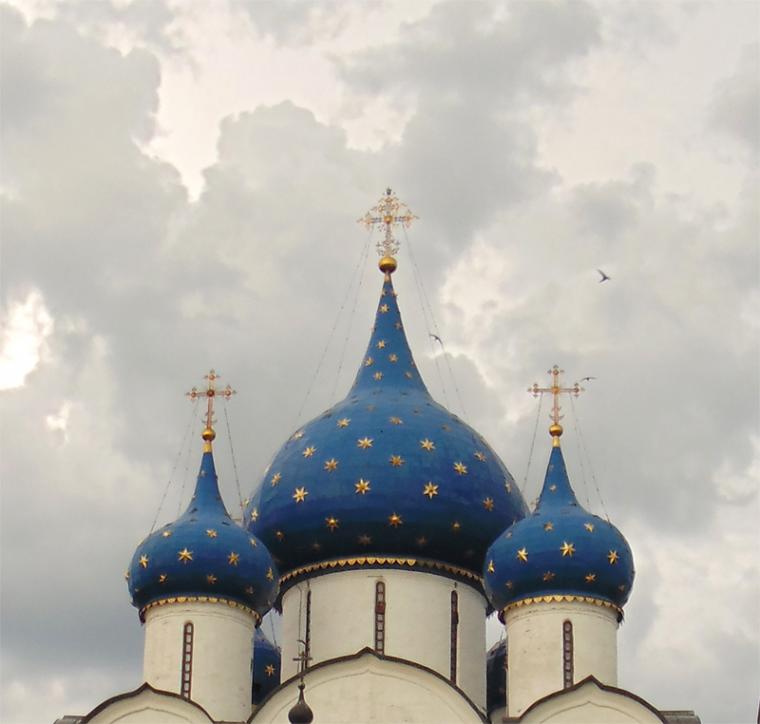 Голубые купола. Суздаль храм Рождества Богородицы купола. Храм с синими куполами в Москве. Храм в Суздале с голубыми куполами. Сызрань храм голубые купола.