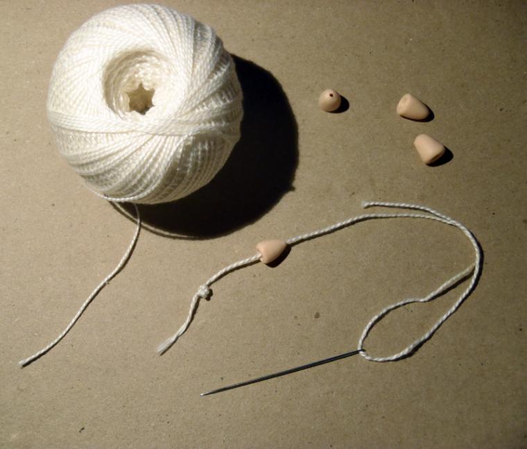 Овечка из запекаемой полимерной глины с использованием техники вязания своими руками, фото № 24