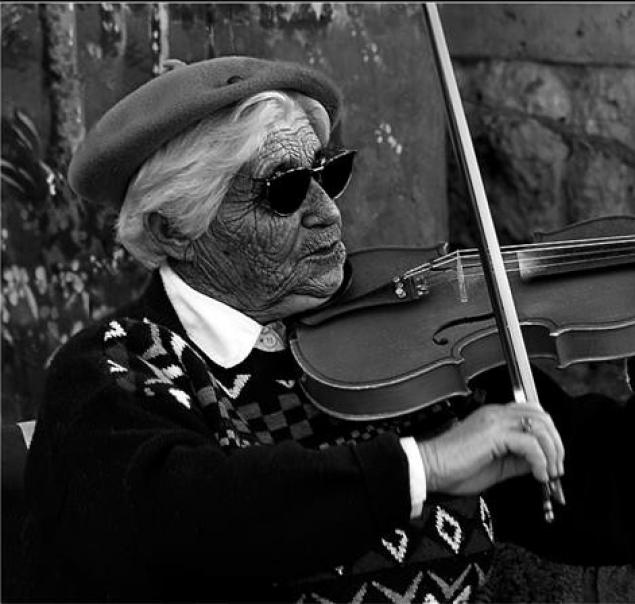 слепой скрипач песня. слепой скрипач песня. мужчина со скрипкой. слепой скрипач песня. романс скрипача бродский.