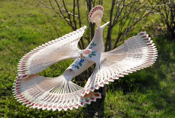 Деревянная птица счастья: история, традиции и изготовление своими руками