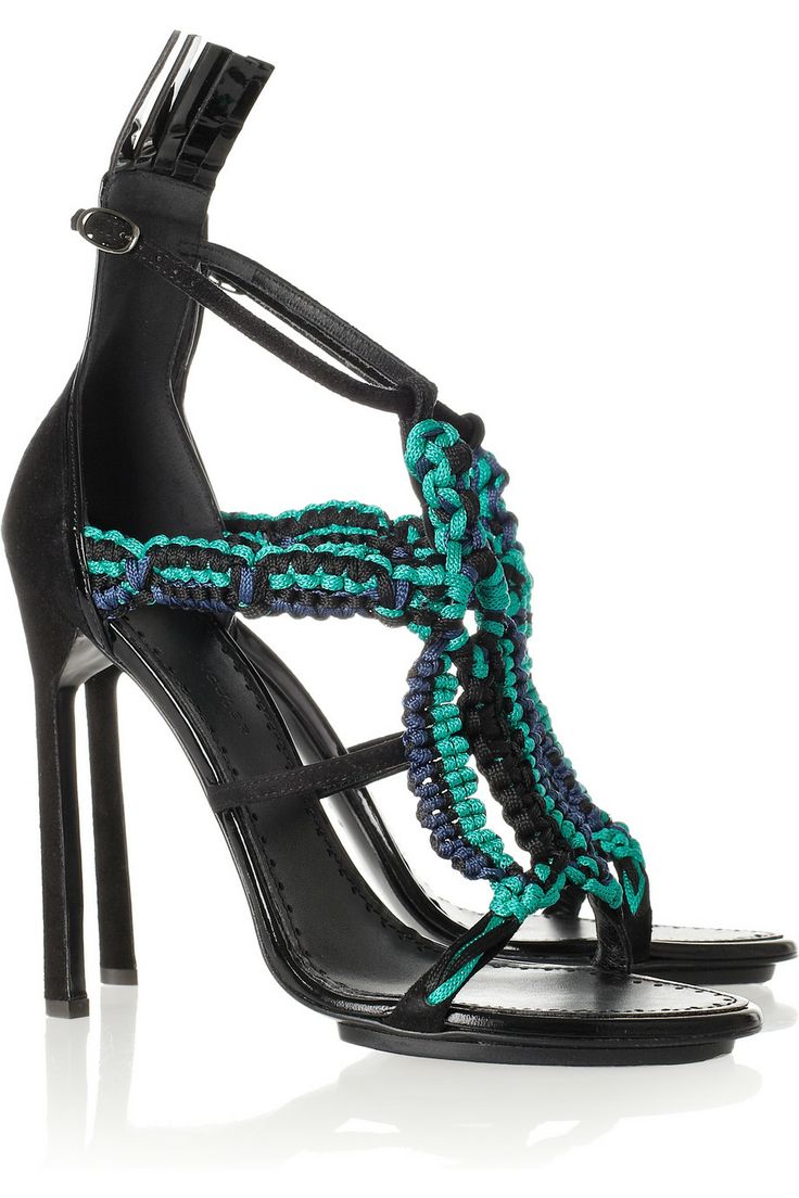 BEAUTY SECRETs: CLASSIC AND EXTRAVAGANCE. SHOES IN THE ART OF MACRAME