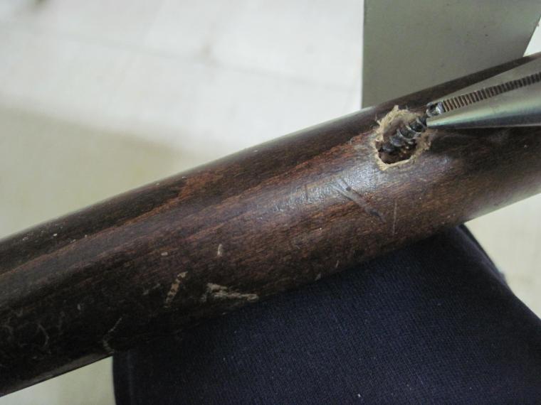 Ремонт ножки венского стула извлечение сломанной части шурупов, фото № 6