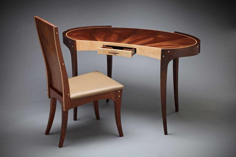 Обеденные столы необычной формы