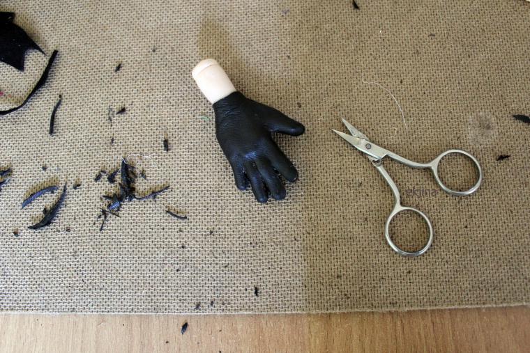 Делаем кожаные перчатки для авторской куклы, фото № 9