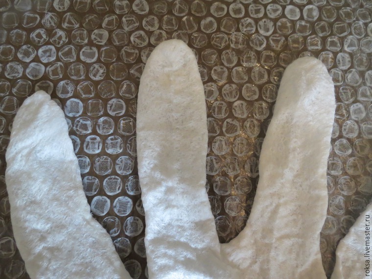 Валяем тончайшие свадебные перчатки из шерсти и шелка. Часть 2