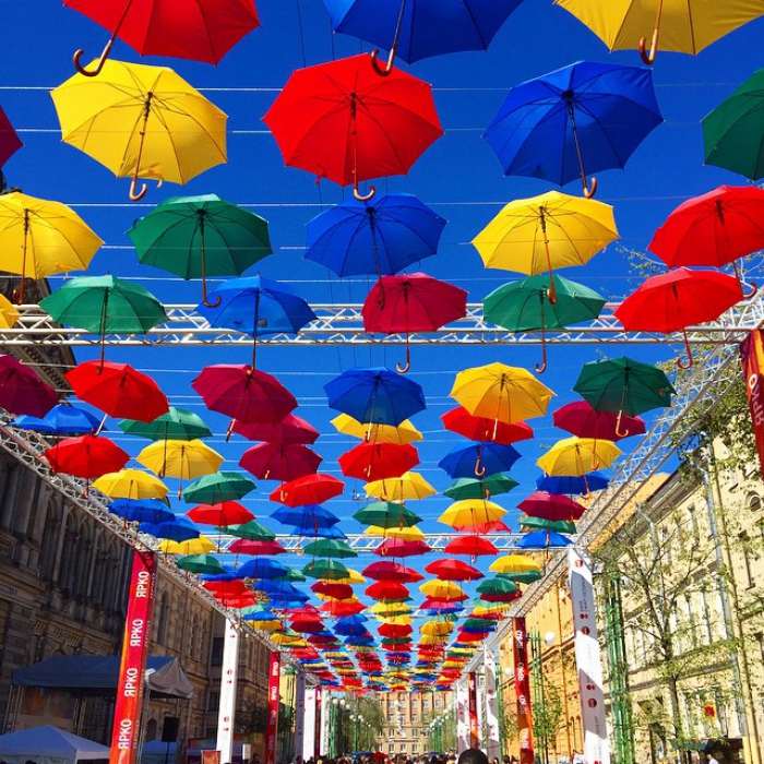 Зонты в городе