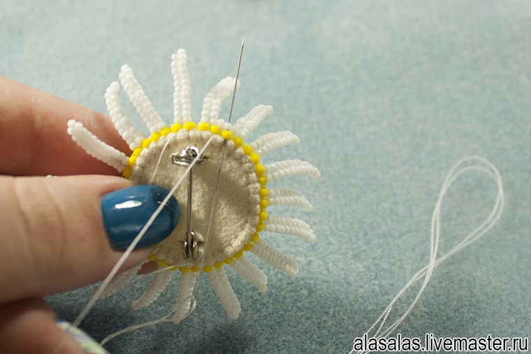 Делаем брошку-ромашку из бисера, фото № 25 Делаем брошку-ромашку из бисера, фото № 25