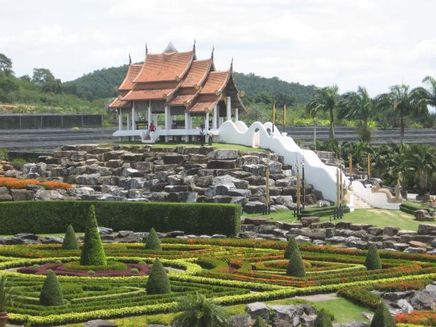 Знаменитые сады Нонг Нуч в Тайланде. фото № 2