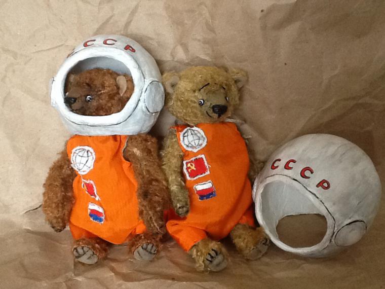 Маша и медведь космонавты. Медведь космонавт. Мишка космонавт игрушка. Мишка Тедди космонавт.