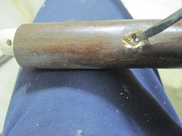 Ремонт ножки венского стула извлечение сломанной части шурупов, фото № 5