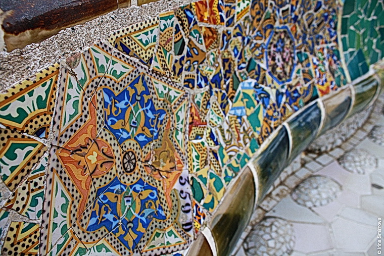 Мозаика Антонио Гауди: из отходов в искусство