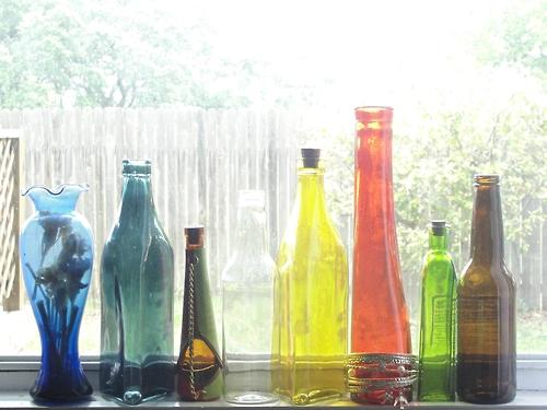 Применение стеклянных бутылок в интерьере