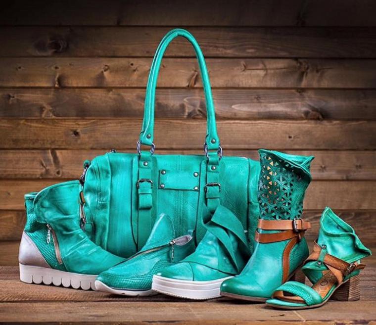 Сапоги сумки купить. Сапоги и сумка комплект. Сумка для сапог. Dark Green Summer Shoes women.