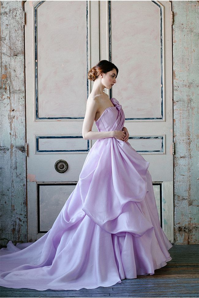 Свадебные платья лавандового цвета
