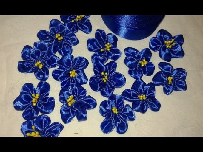 Топ 10 цветков из бисера своими руками: обучающие видео с пошаговыми схемами