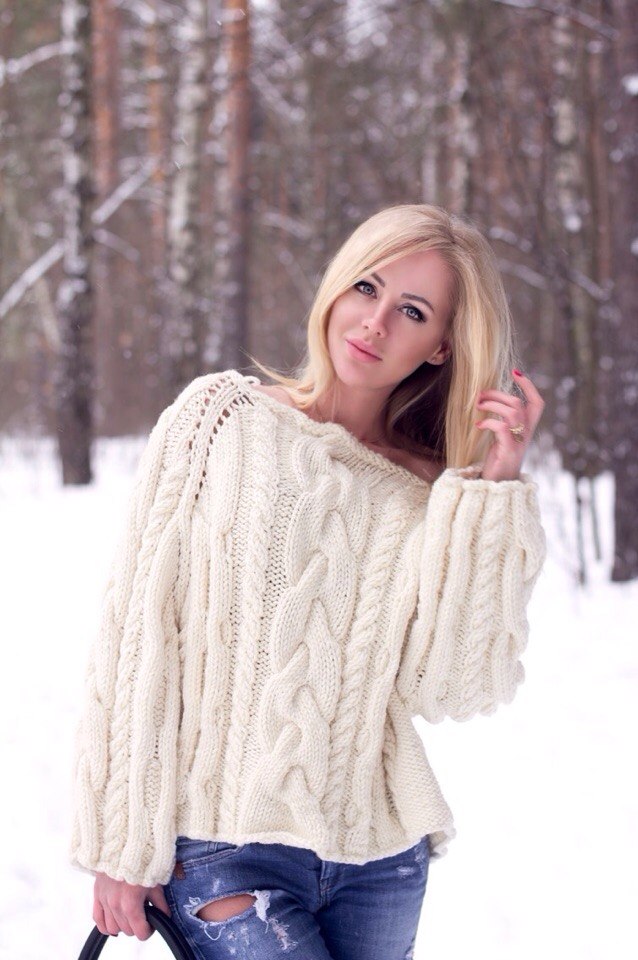 Девушка в зимнем свитере