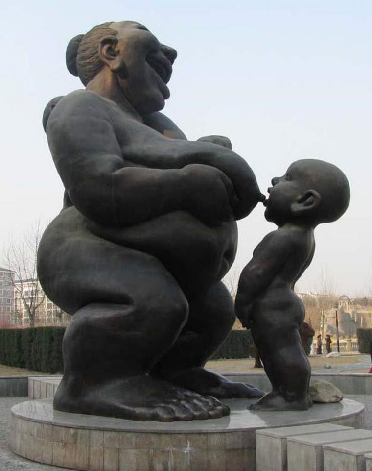 Статуя младенца