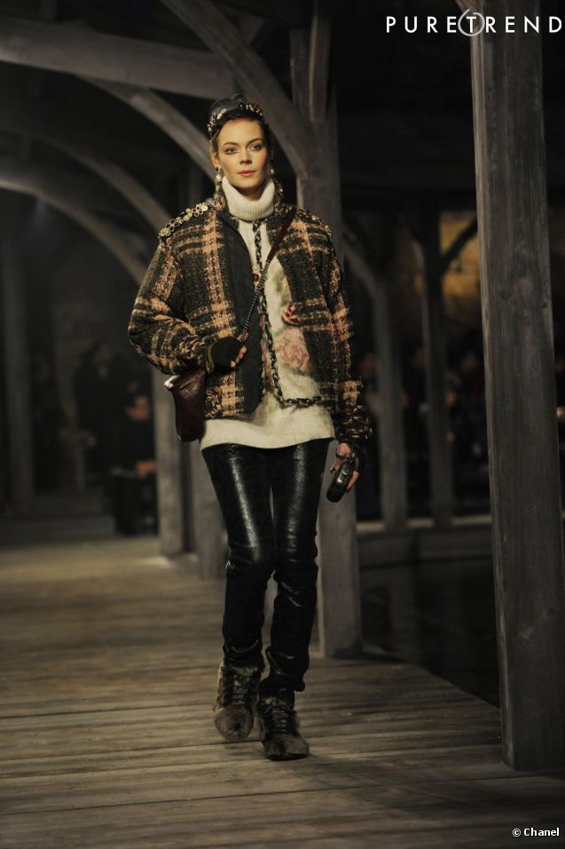 Paris edimbourg. Chanel metiers d'Art Шотландия. Шанель Эдинбург коллекция. Шанель Edimbourg. Chanel - pre-Fall 2013.